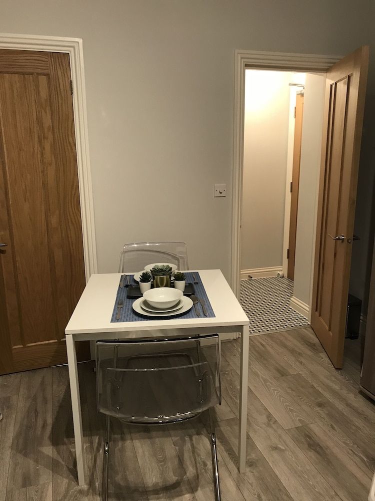 Flat 1 Helena House, 1-bed, Sleeps 2, Garden Apartment 7