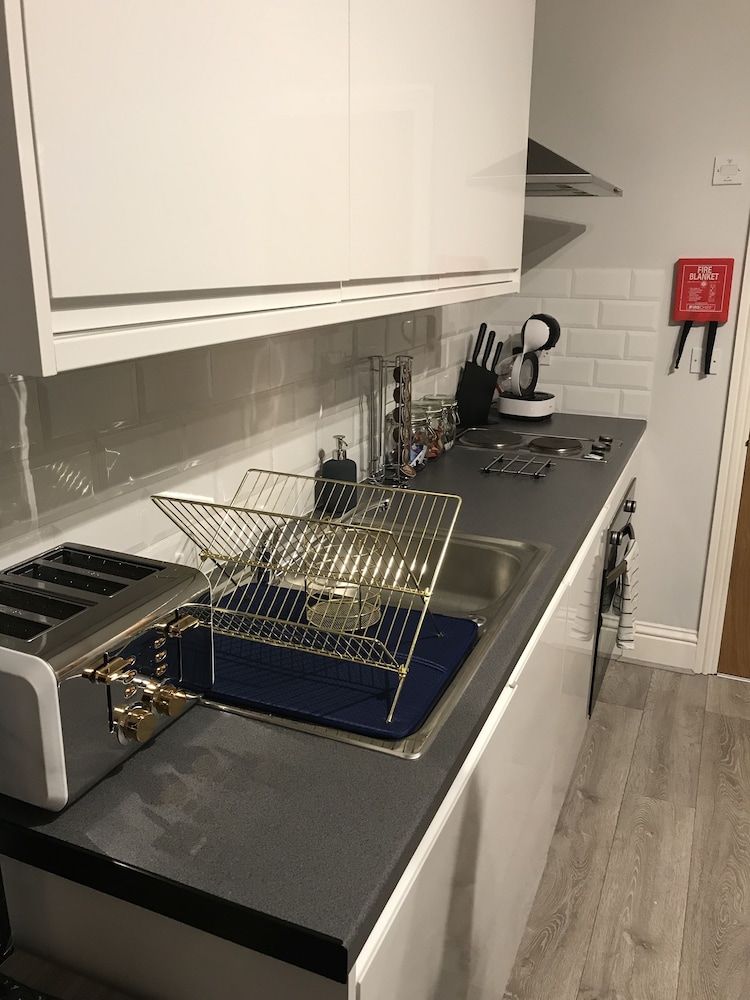 Flat 1 Helena House, 1-bed, Sleeps 2, Garden Apartment 5