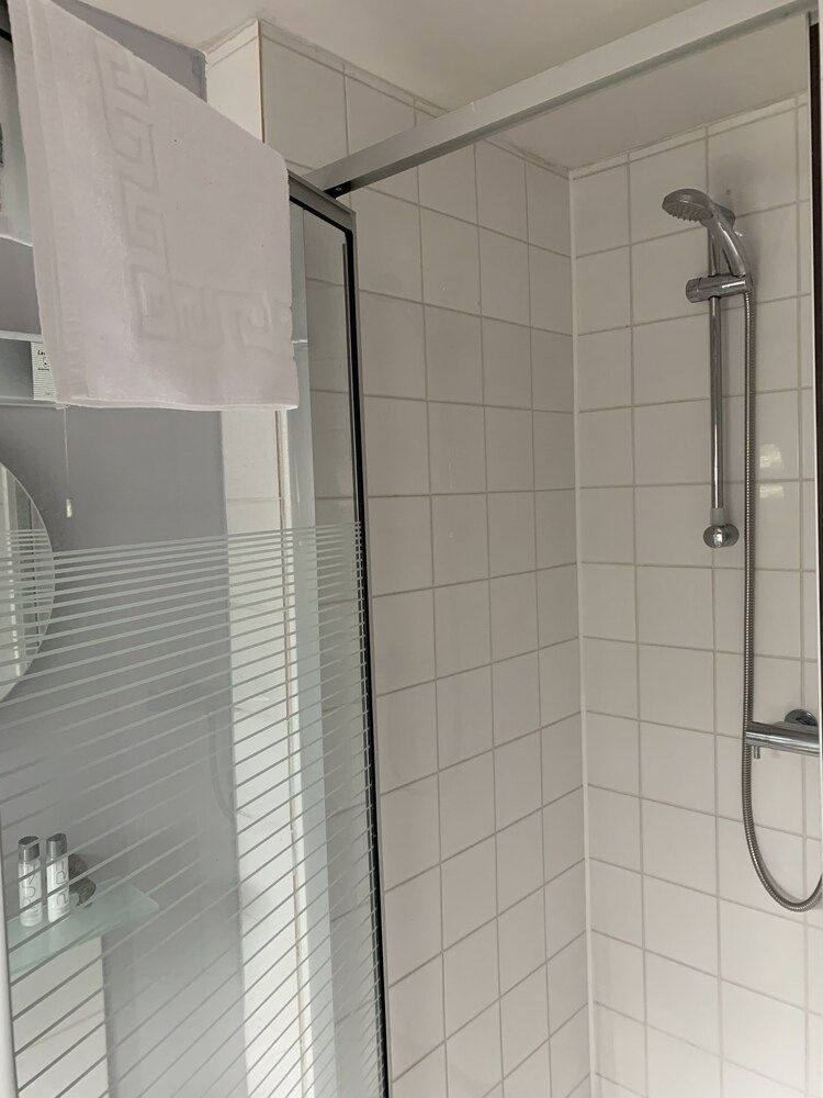 The Six Bells Classic Double Room 3