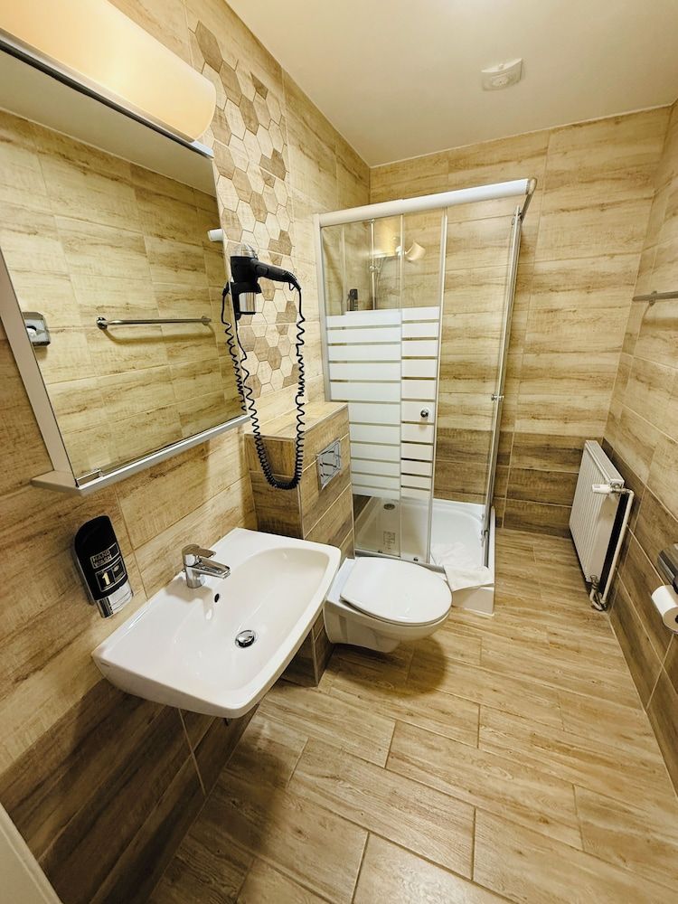 undefined Hotel Pension Baron am Schottentor 10