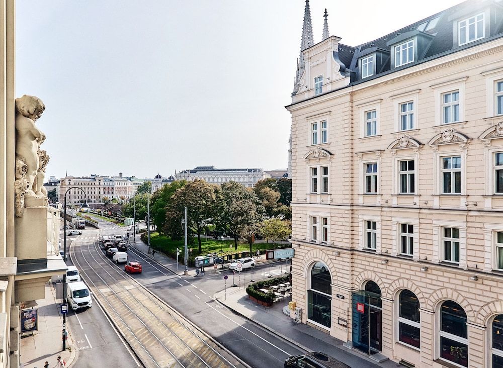 Hotel Pension Baron am Schottentor Standard Triple Room 5