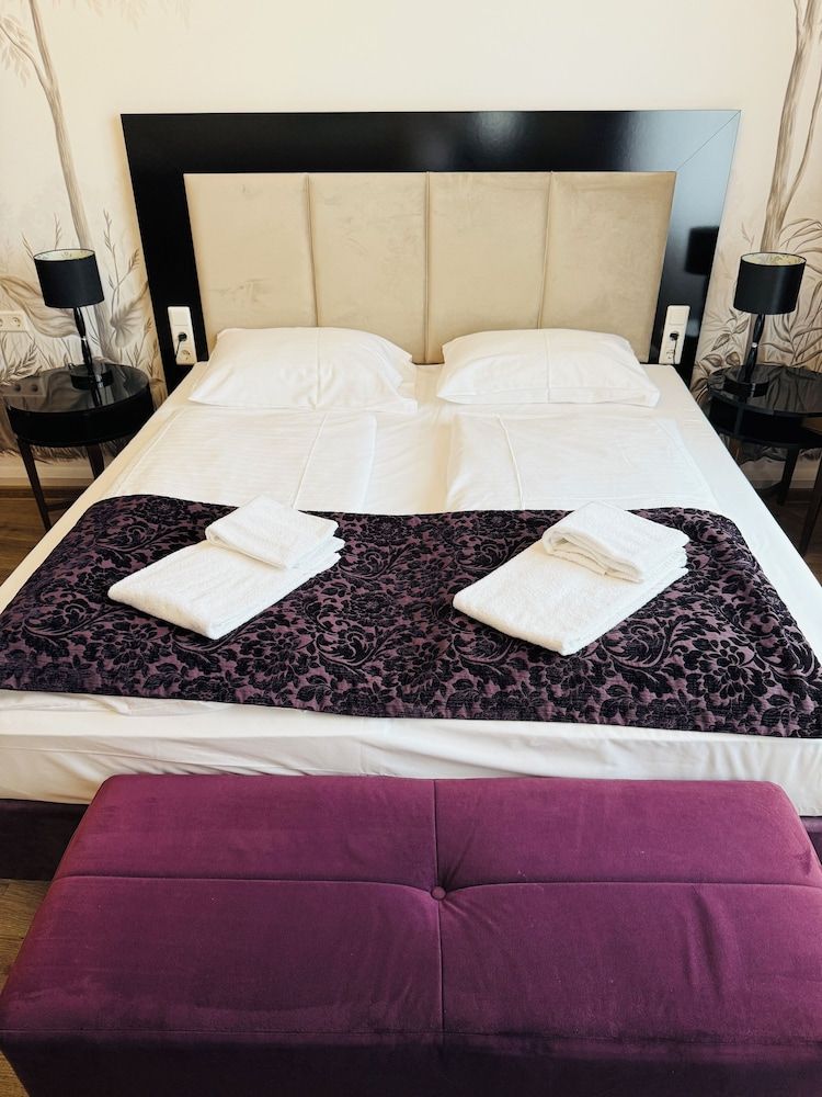 undefined Hotel Pension Baron am Schottentor 2