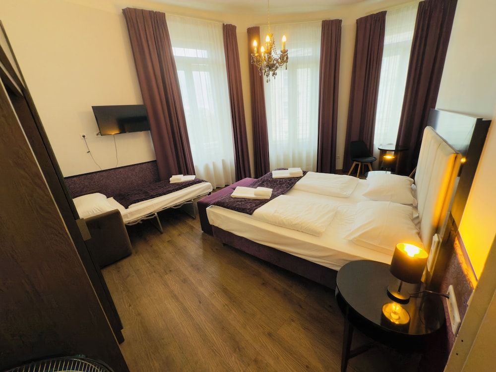 undefined Hotel Pension Baron am Schottentor 5