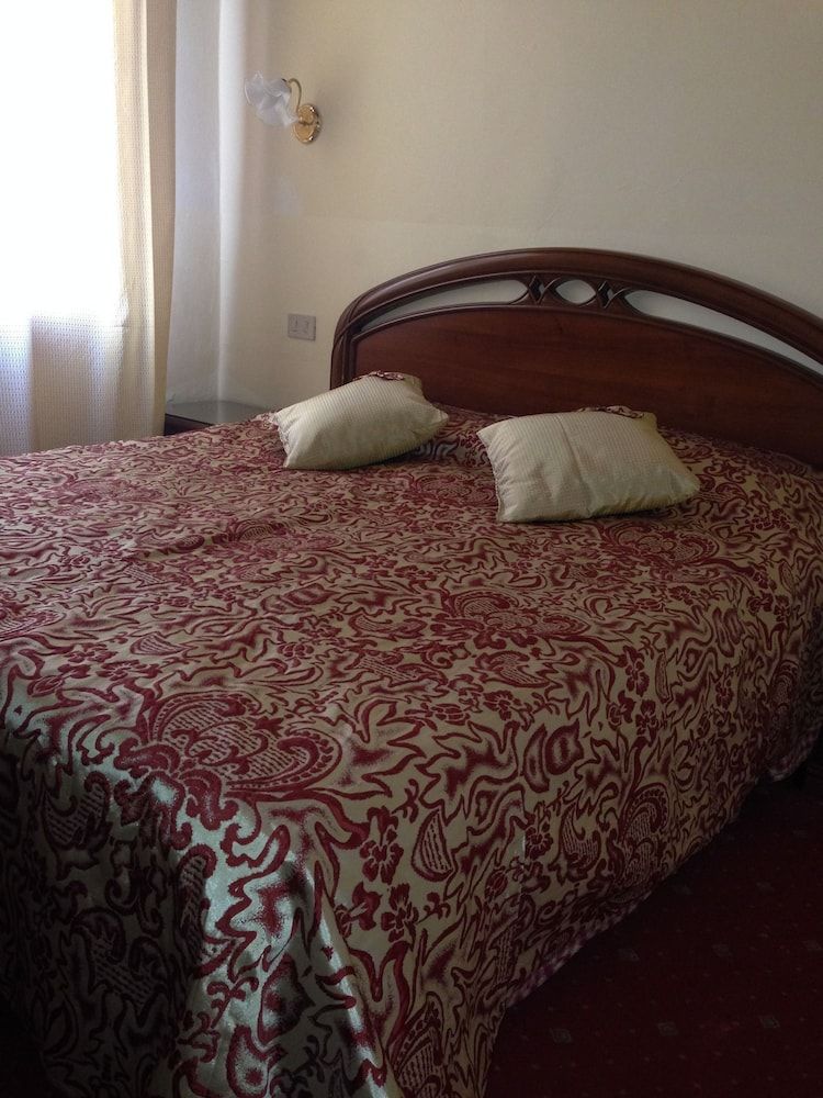 undefined Hotel Casa Linger 2