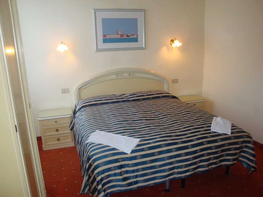 undefined Hotel Casa Linger 9