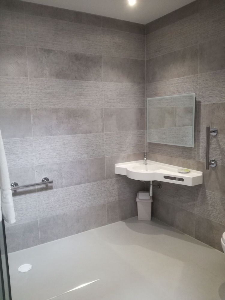 Swansea Valley Holiday Cottages Luxury Bungalow, 1 Bedroom, Accessible, Garden Area (Bwthyn y Saer) 3