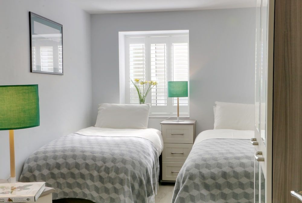 Design Cottage, 3 Bedrooms, Courtyard Area (Ty Gambo)