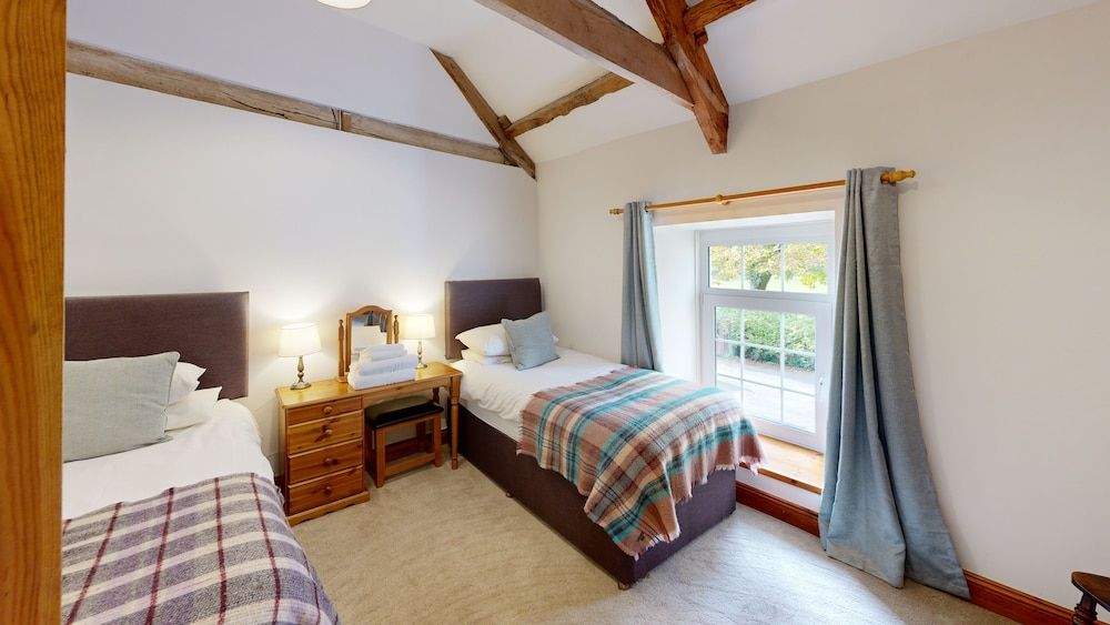 Deluxe Cottage, 2 Bedrooms, River View (Ty Cerbyd)