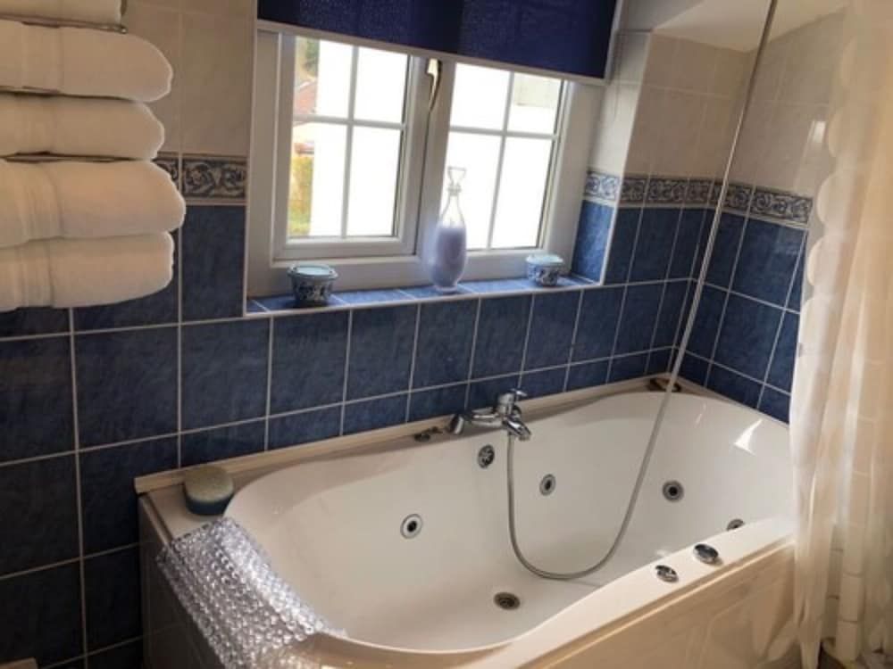 Double Room, Non Smoking, Ensuite (Three Cliffs Bay)