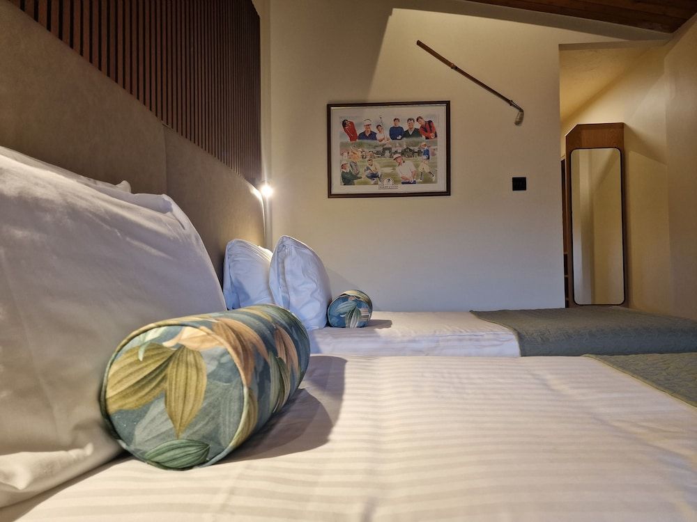 The Dorset Golf Hotel Standard Twin Room, 2 Twin Beds, Non Smoking (Hotel) 6