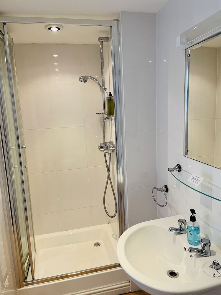 Molesworth Arms Economy Double Room 5