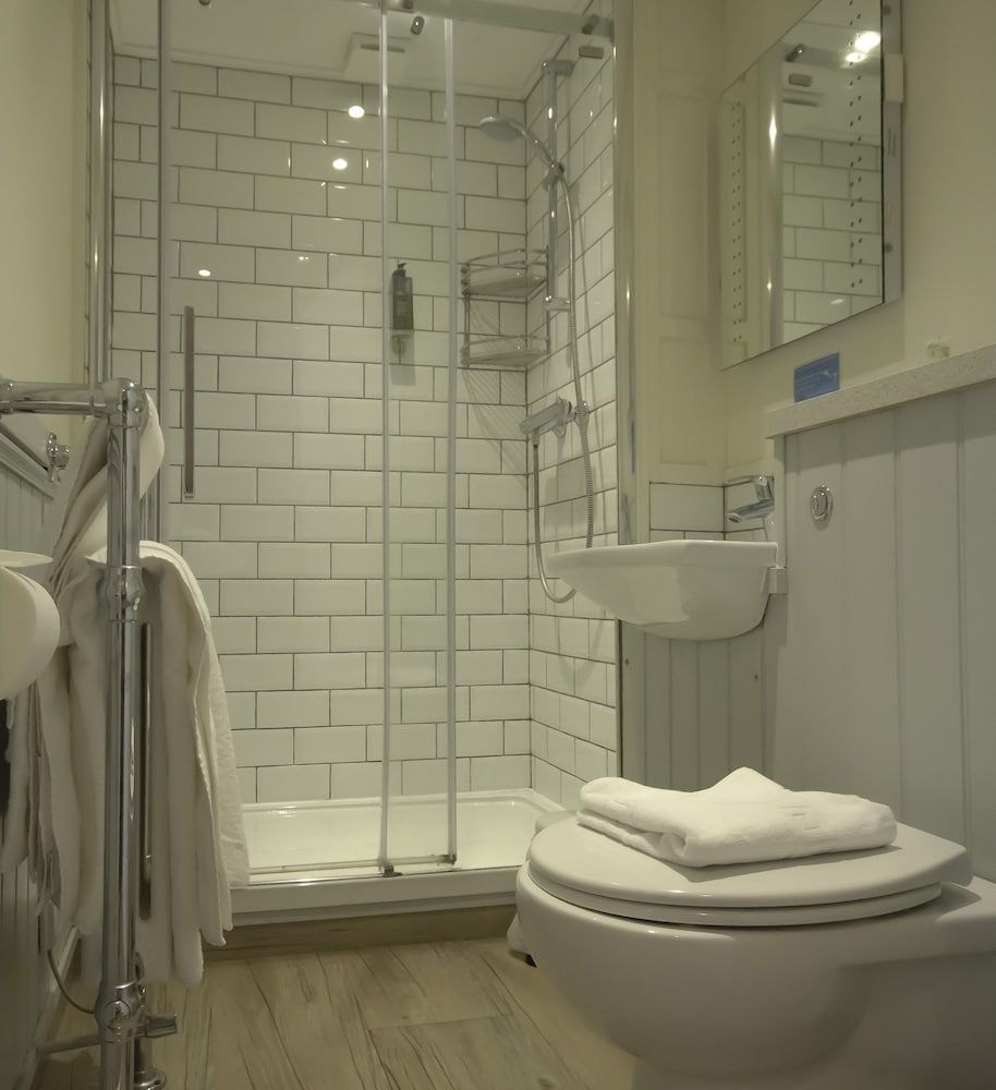 Molesworth Arms Economy Double Room 6