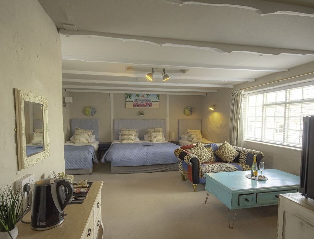 Molesworth Arms Deluxe Quadruple Room, Multiple Beds 6