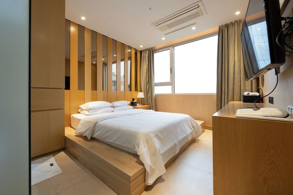Hotel The Designers Hongdae Standard Double Room 7