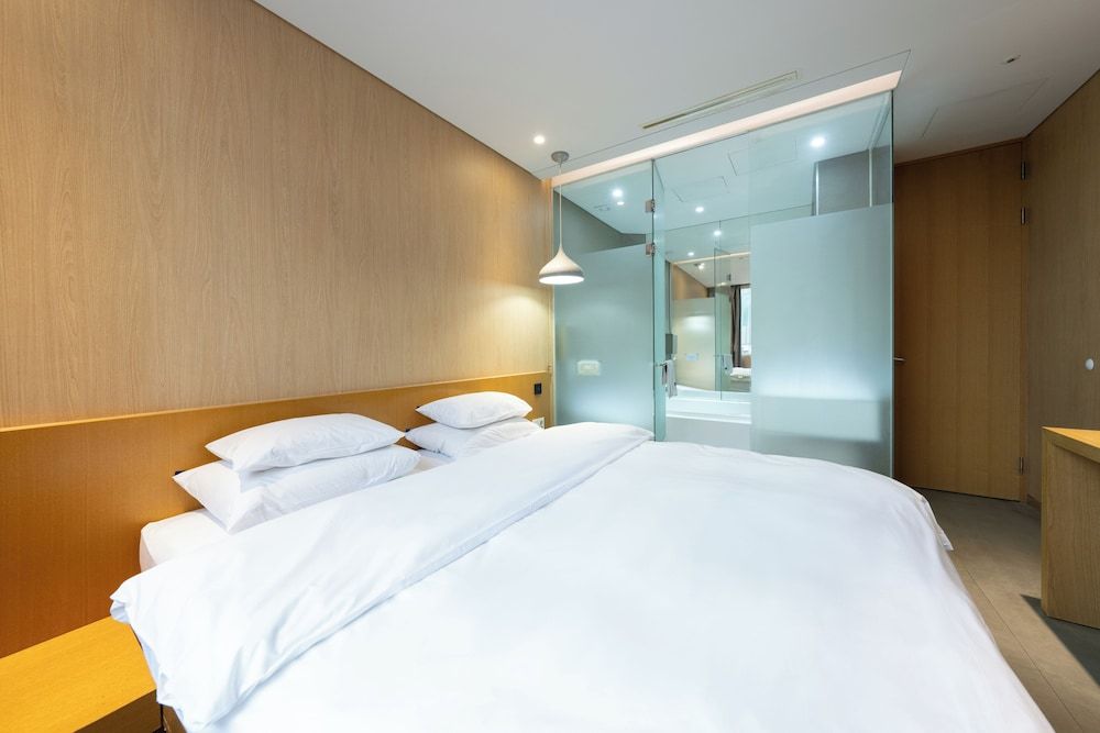 Hotel The Designers Hongdae Standard Double Room 6