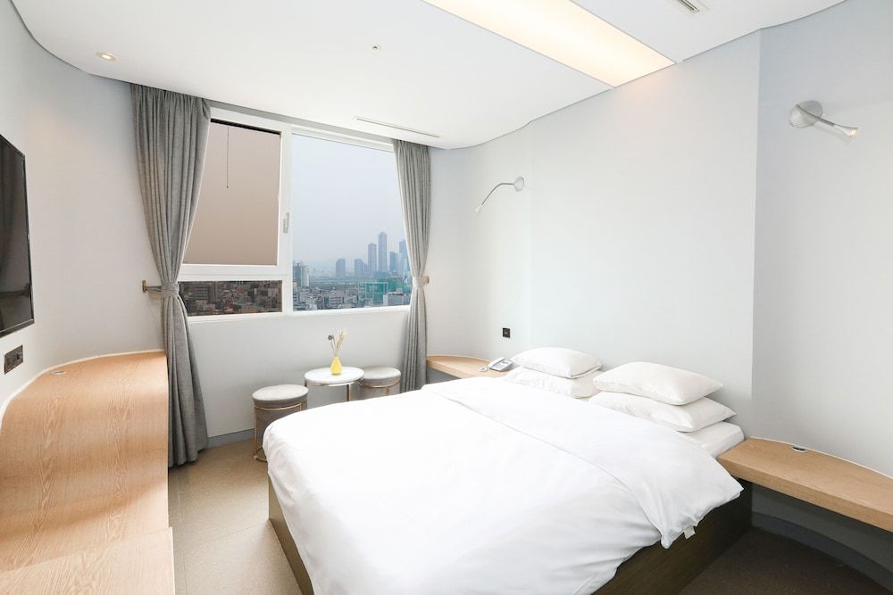 Hotel The Designers Hongdae Standard Double Room 3