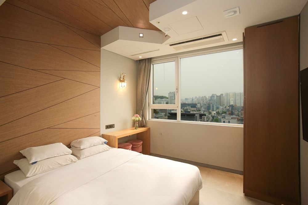 Hotel The Designers Hongdae Standard Double Room 16