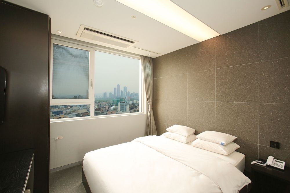 Hotel The Designers Hongdae Standard Double Room 13