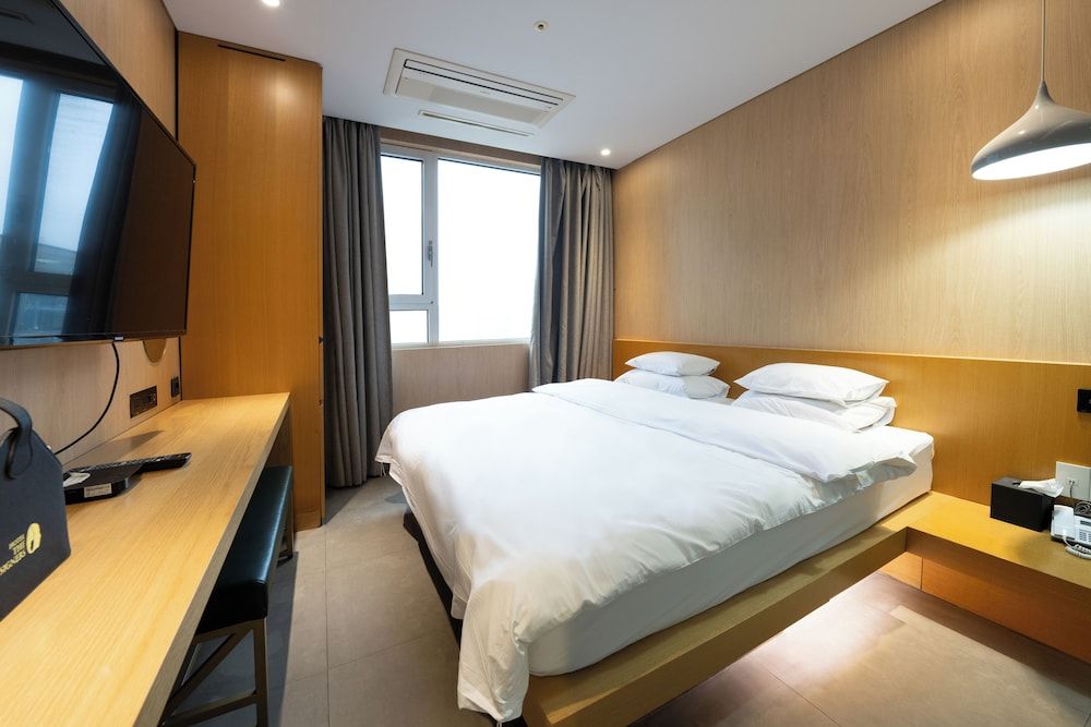 Hotel The Designers Hongdae Standard Double Room 5