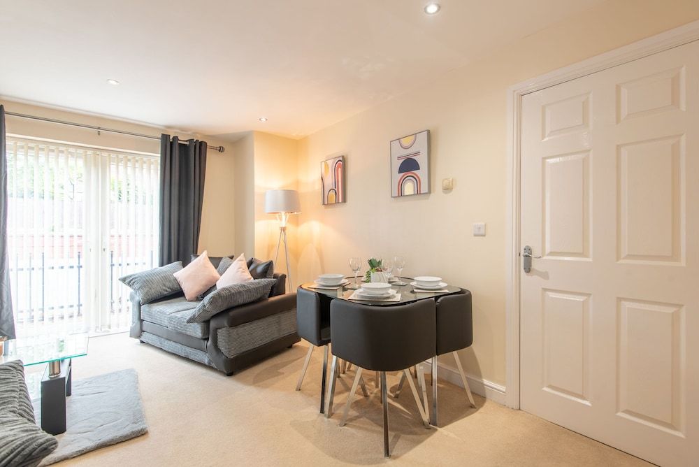 Apartment 5 Apartment, Private Bathroom, Courtyard View (No.5) 8