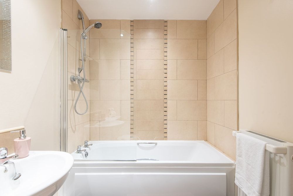 Apartment 5 Apartment, Private Bathroom, Courtyard View (No.5) 11