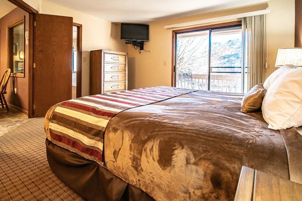 Suite, 1 King Bed with Sofa bed, Non Smoking, Jetted Tub