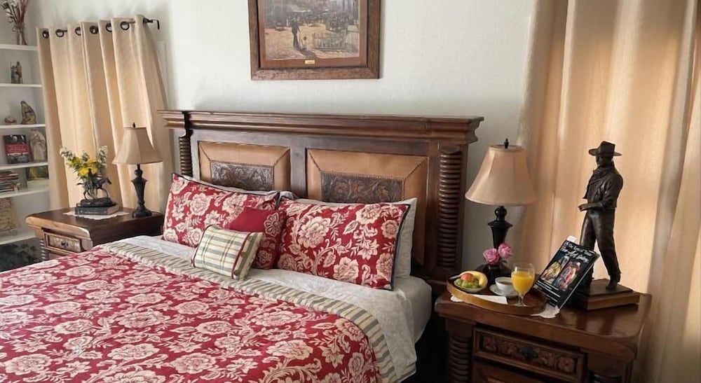 Live Oak B&B The Silverdollar Room 2