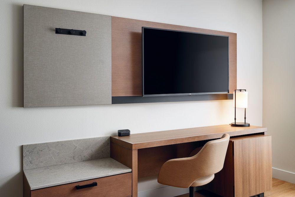 Hyatt Place Melbourne Airport Room, 1 King Bed with Sofa bed, Accessible (Roll-In Shower) 4