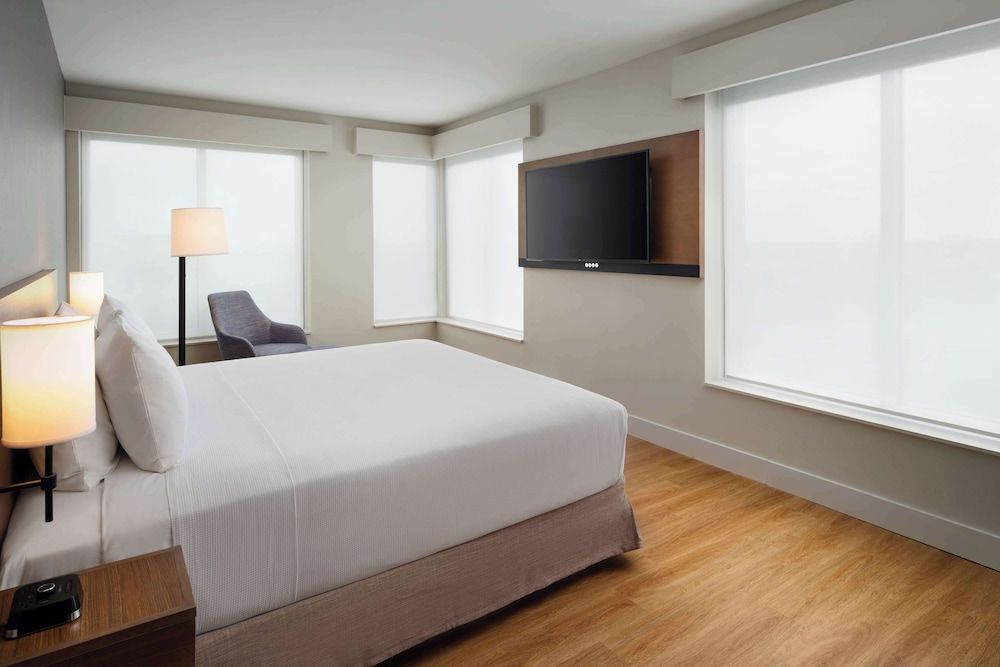 Hyatt Place Melbourne Airport Room, 1 King Bed with Sofa bed, Accessible (Roll-In Shower)