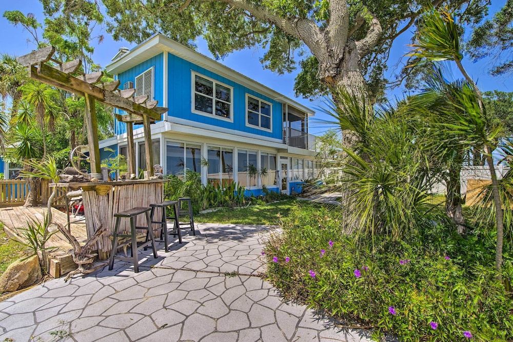 Waterfront Villa With Deck & Dolphin Watching!