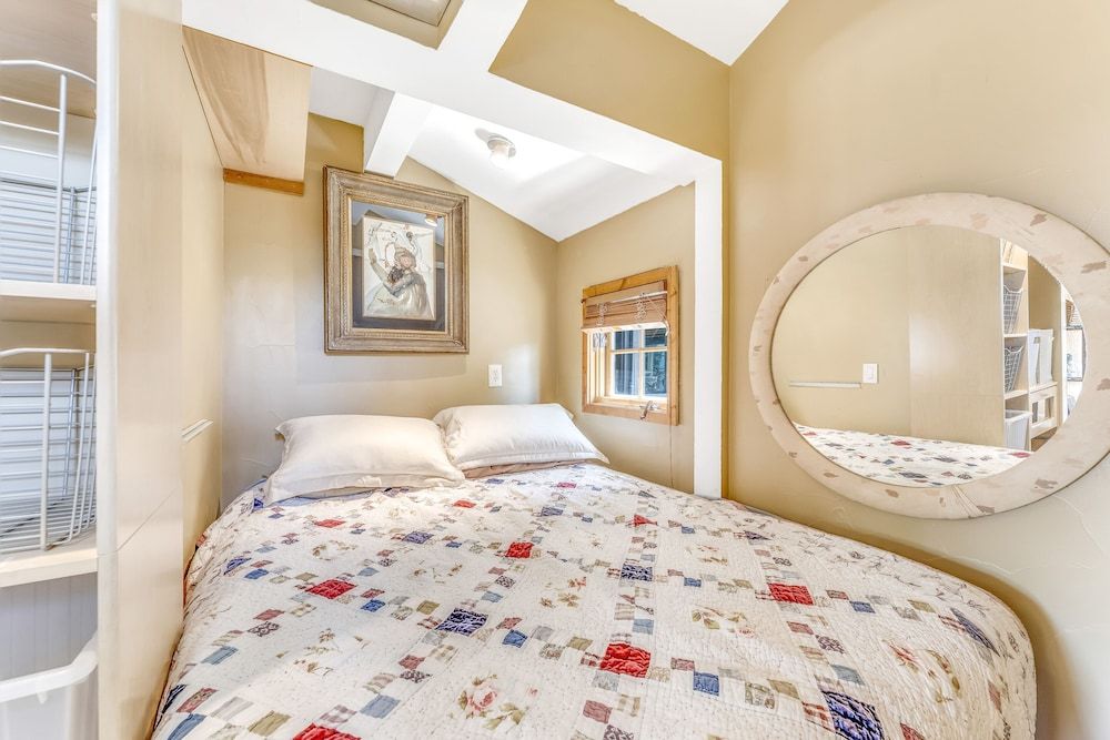 House, 1 Queen Bed
