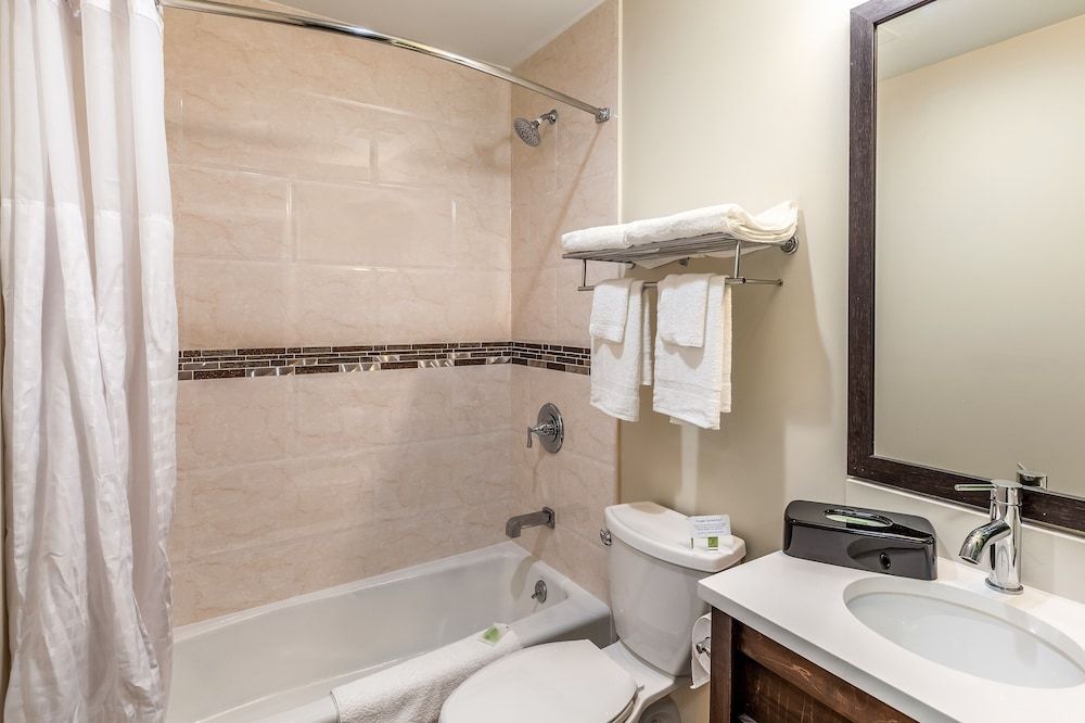 undefined Van Wyck Hotel & Suites Near JFK Airport 10