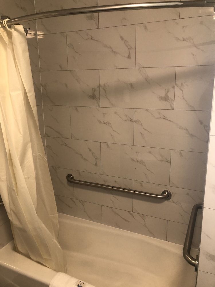 Magna Hotel Classic Room, 1 King Bed, Accessible, Non Smoking 4