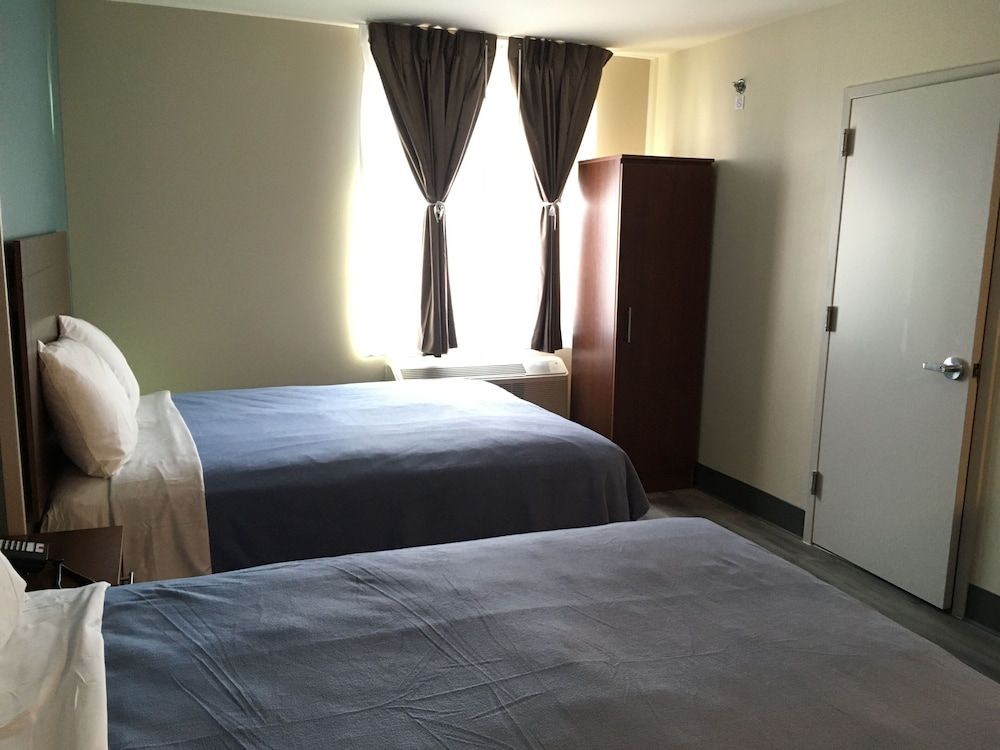 Magna Hotel Classic Room, 2 Queen Beds, Non Smoking 2