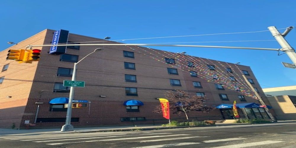 undefined Blue Bird Inn 6