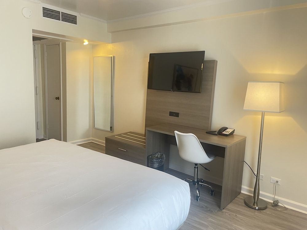 Garden Inn & Suites Full or Queen Bed Room 4