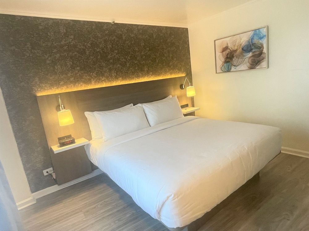 Garden Inn & Suites Full or Queen Bed Room 3
