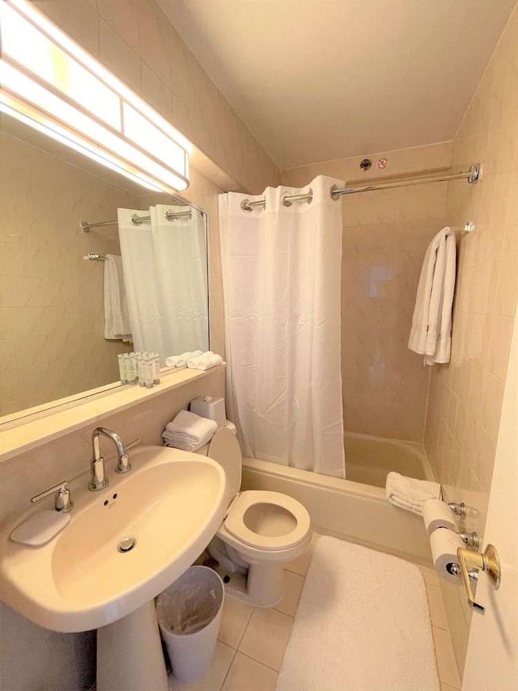 Garden Inn & Suites Full or Queen Bed Room 13
