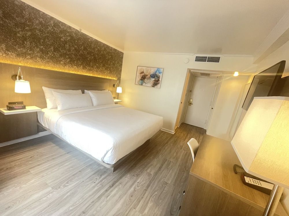Garden Inn & Suites Full or Queen Bed Room 6
