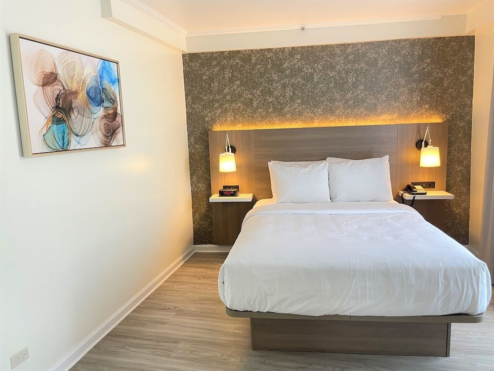 Garden Inn & Suites Full or Queen Bed Room 8