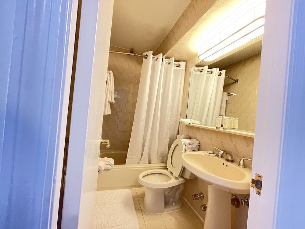 Garden Inn & Suites Full or Queen Bed Room 14