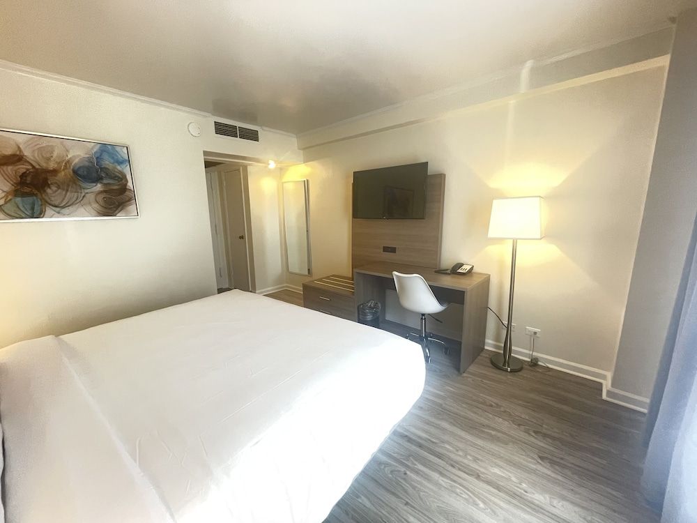Garden Inn & Suites Full or Queen Bed Room 7