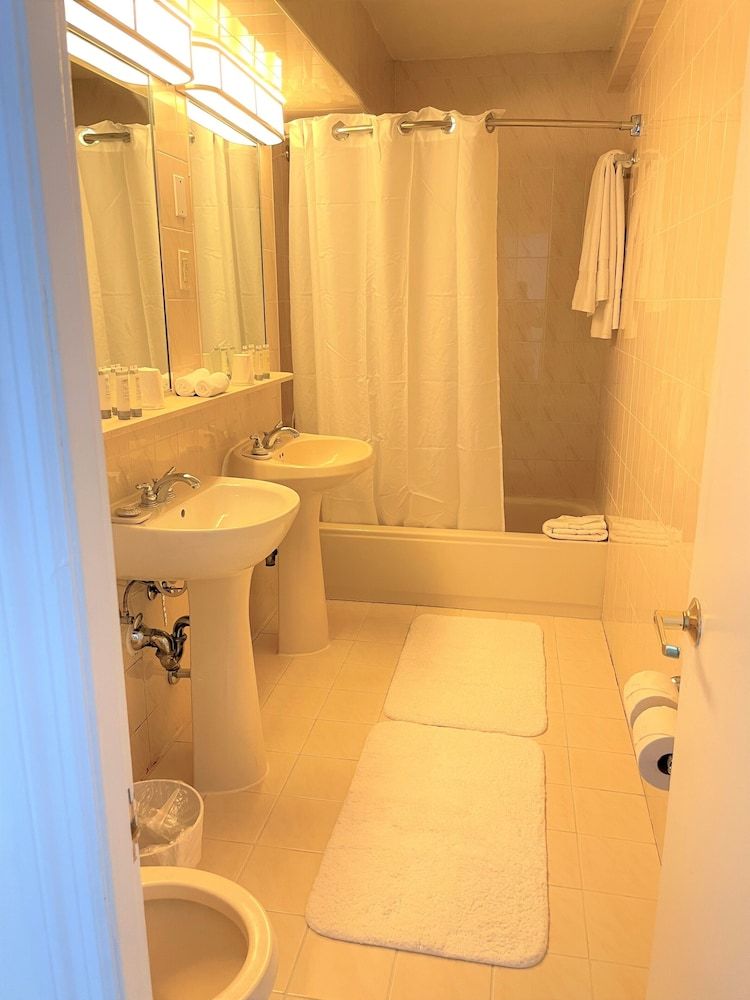 Garden Inn & Suites Deluxe Suite 3