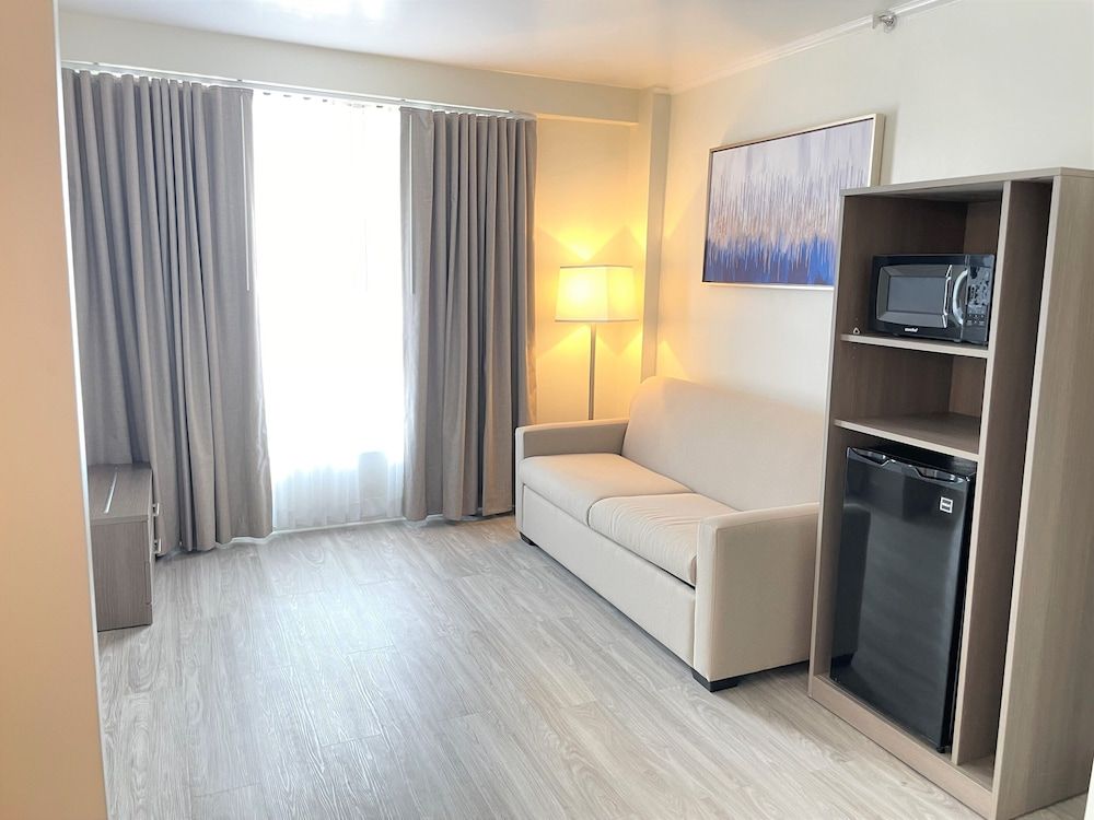 Garden Inn & Suites Deluxe Suite 4
