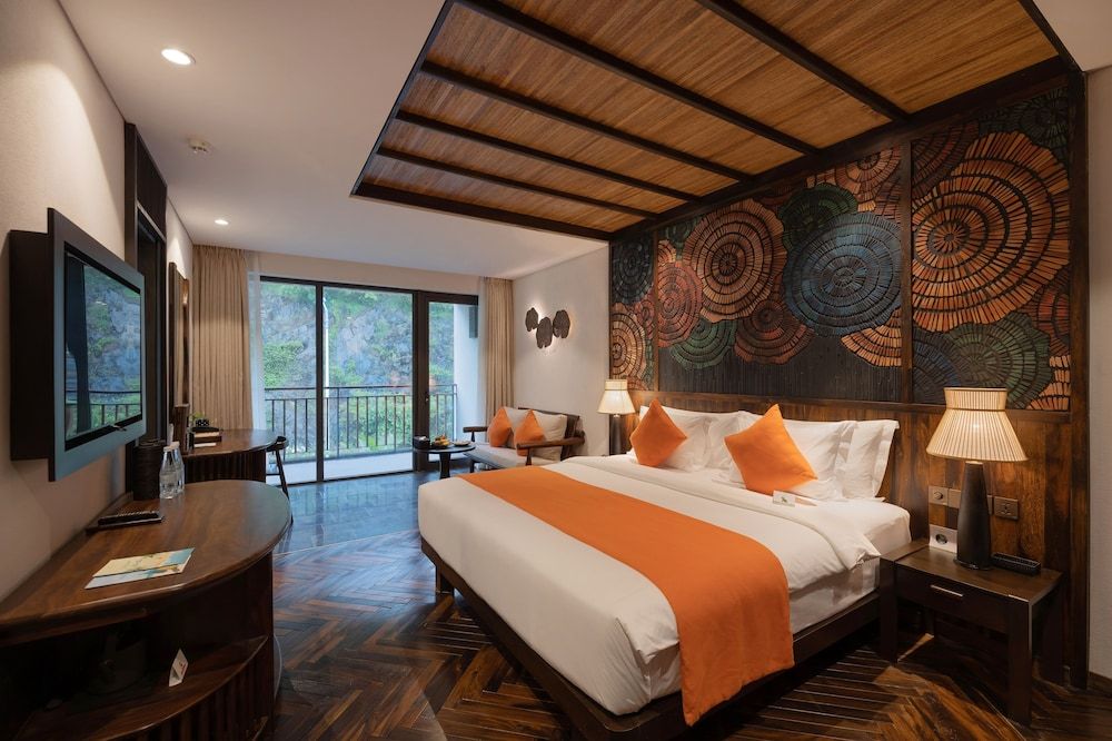 Deluxe King Room Garden View With Children Themed Room