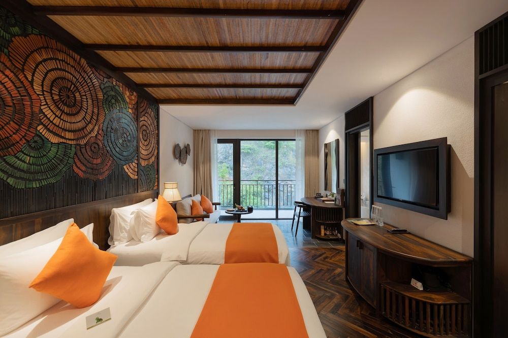 Deluxe Mountain View with Children Themed Room