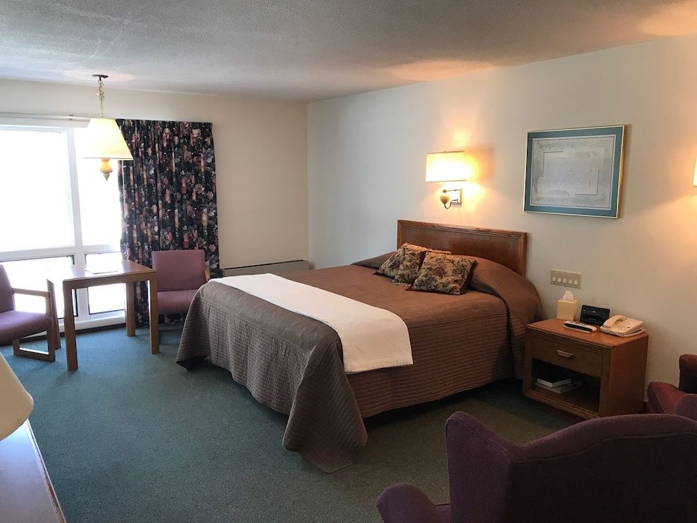 Comfort Suite, 1 King Bed (Back View)