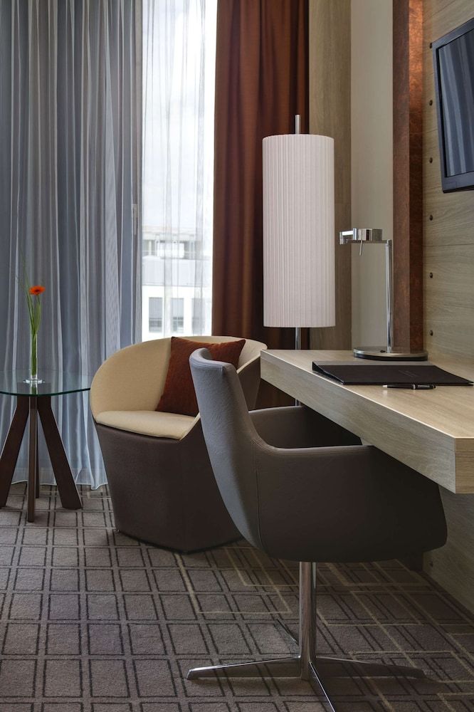 Steigenberger Hotel Bremen Deluxe Room 9