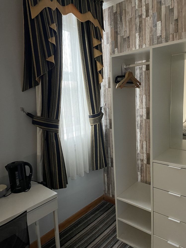 Six Bells Hotels Single Room 4