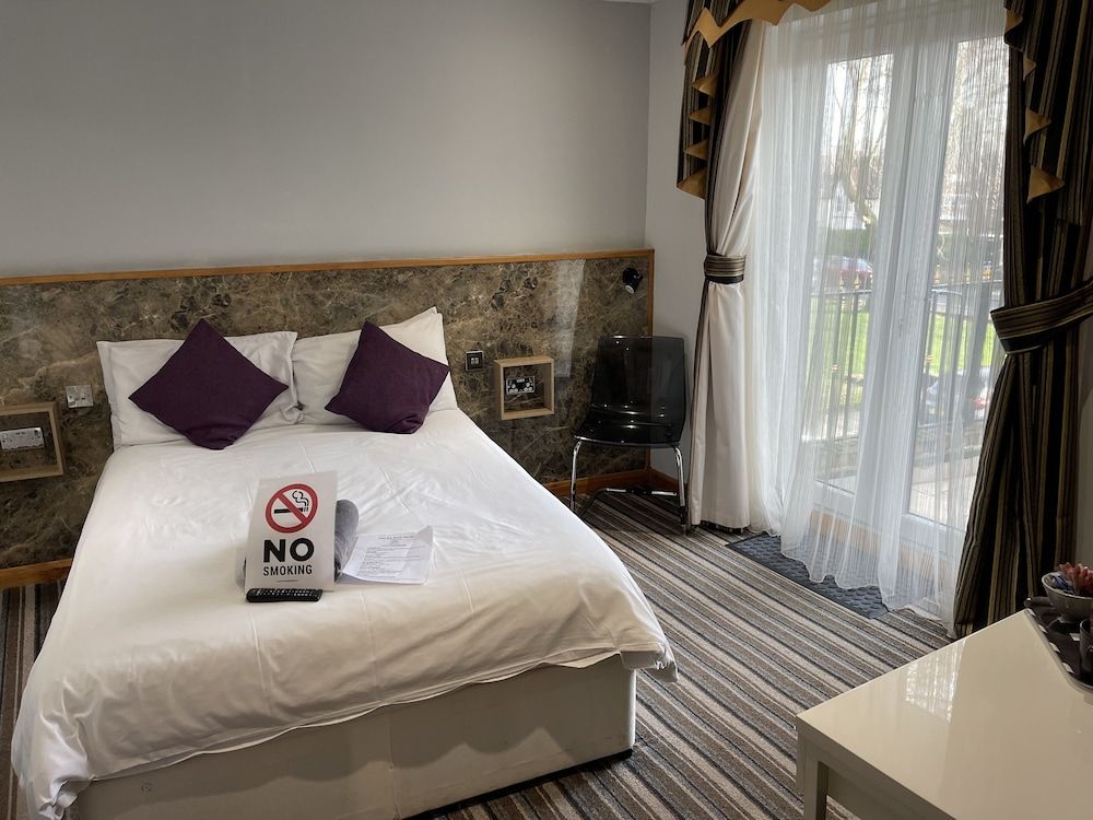 Six Bells Hotels Standard Double Room 4